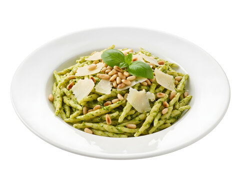 Pasta al Pesto mit Pinienkernen und Parmesan auf wei&szlig;em Hintergrund