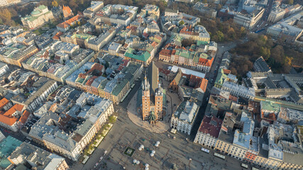 Obraz premium krakow,poland,autumn,fall,oldtown,oldcity,market,square,main,rynek,architecture,urban,cityscape,aerial,drone,overhead,above,vertical,church,basilica,landmark,historic,history,europe,european,travel,to