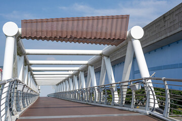 Naklejka premium Modern bridge structure with repetitive geometric patterns and industrial architecture details
