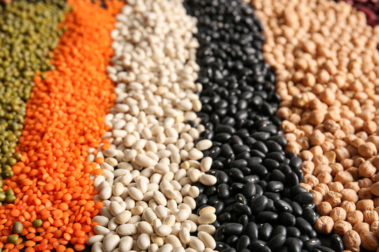 Composition with different raw legumes as background