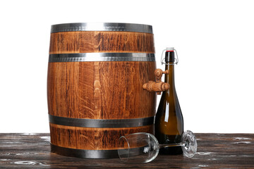 Obraz premium Wooden barrel with glass and bottle of wine on table against white background