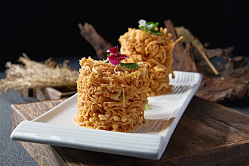 Crispy fried pork floss, white jade mushrooms, and enoki mushrooms © 亮亮 徐