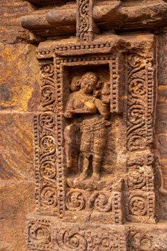 This erotic stone sculpture at the Konark Sun Temple depicts an intimate couple in close embrace, symbolizing fertility, human desire, and tantric philosophy in Odishan temple art.
