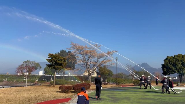 消防出初式の一斉放水