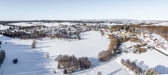 Luftbildaufnahme aus Stiege Stadt Oberharz am Brocken Winter