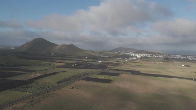 Lanzarote_Tiagua_La_Vegueta_Volcanes_Monta&ntilde;as_verdes_Tinajo_Mu&ntilde;ique_Islas_Canarias_Invierno_humedo