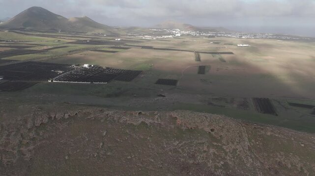 Lanzarote_Tiagua_La_Vegueta_Volcanes_Monta&ntilde;as_verdes_Tinajo_Mu&ntilde;ique_Islas_Canarias_Invierno_humedo