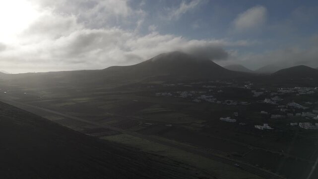 Lanzarote_Tiagua_La_Vegueta_Volcanes_Monta&ntilde;as_verdes_Tinajo_Mu&ntilde;ique_Islas_Canarias_Invierno_humedo