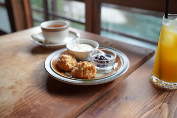 古民家カフェで楽しむスコーンとドリンク