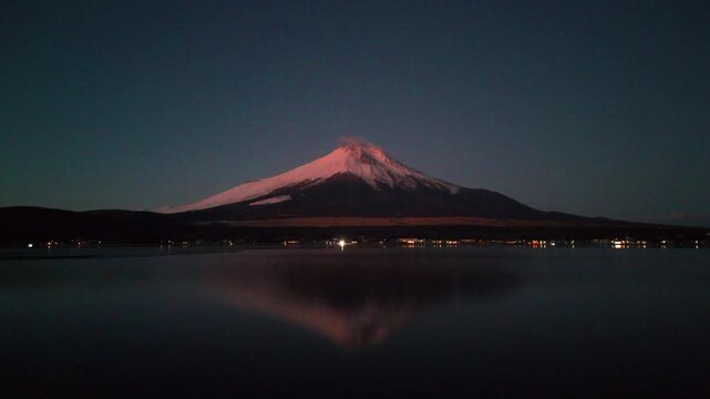 山中湖の逆さ富士と冬の朝焼け│Mt. Fuji Reflection on Lake Yamanaka at Sunrise