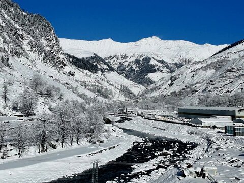 beautiful hotels in battalundi naran 