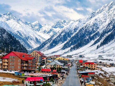 beautiful hotels in battalundi naran 