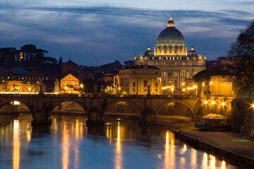 Fototapeta premium St Peter’s Basilica reflected in Tiber River at night