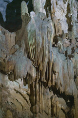 Concr&eacute;tions de la grotte de Phong Nha