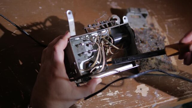 repair of capacitors on an old microcircuit using a soldering iron