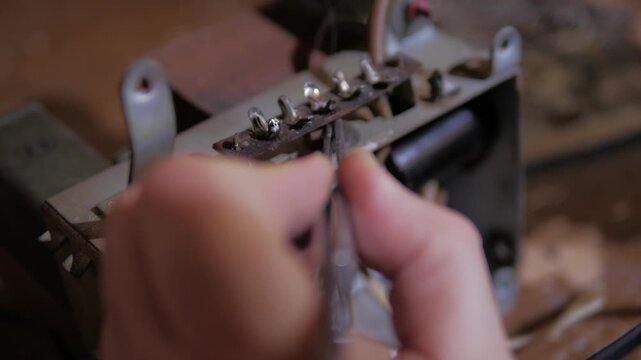 repair of capacitors on an old microcircuit using a soldering iron