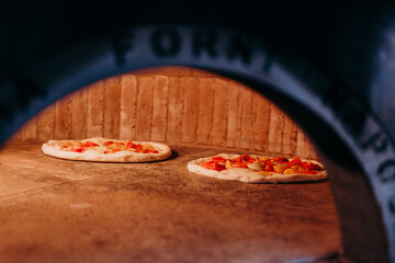 Wypiekanie pizzy w piecu