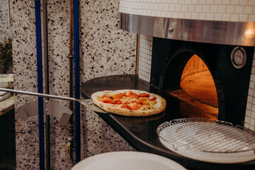 Wypiekanie pizzy w piecu