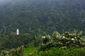 Madera osady wioski miasteczka położone na stokach i dolinach © KoLesfot