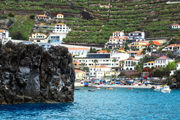Madera osady wioski miasteczka położone na stokach i dolinach © KoLesfot