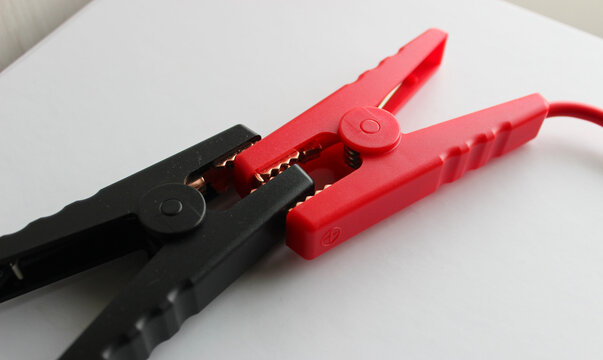Plus and minus charging clamps with copper teeth for better current conductivity