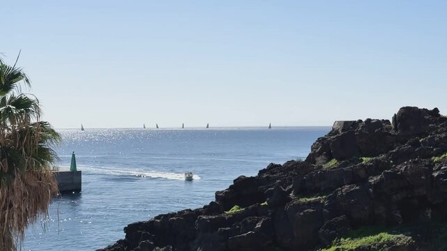Freizeitboote am Hafen von Puerto del Carmen auf Lanzarote
