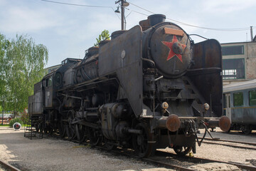 Obraz premium Old train on railway tracks