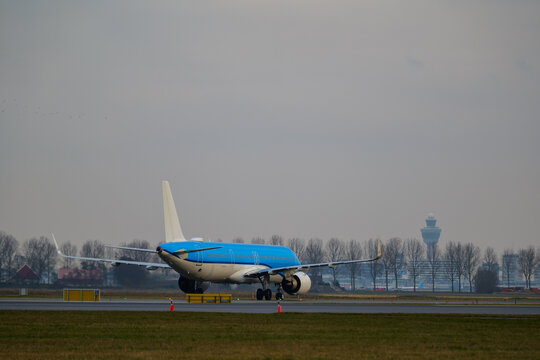 Amsterdam Airport Schiphol (AMS)