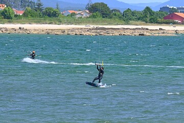 Kitesurfing on the island of Arousa, Galicia, Spain November 14, 2025 © GenadiyGM