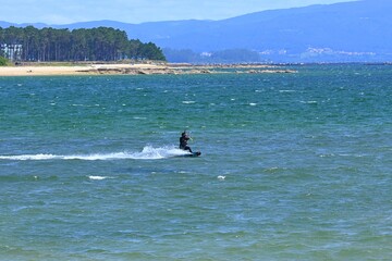 Kitesurfing on the island of Arousa, Galicia, Spain November 14, 2025 © GenadiyGM