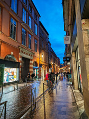 Naklejka premium Evening Street View in European City