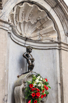 Famous Manneken Pis fountain in Brussels, Belgium. The symbol of Brussels
