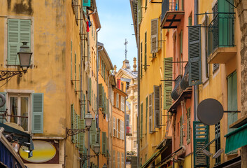 Obraz premium Colorful traditional houses line a narrow street in the Old Town of Nice, France