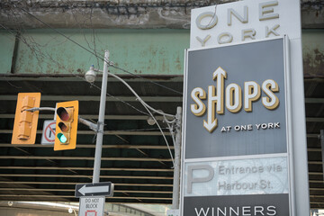 Naklejka premium pylon sign outside One York with view of elevated Gardiner Expressway and Lake Shore Blvd W, Toronto