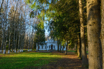 Exploring the serene beauty of Pereslavl-Zalessky park on a calm autumn day
