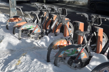 Naklejka premium rental bikes stuck in snow in Toronto