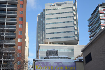 Obraz premium Korean Grill House (214 Queen St W) and Mackenzie Investments, Canada Life Campus (180 Simcoe St) viewed from Renfrew Pl, Toronto