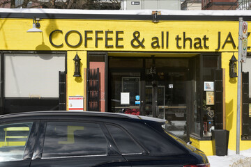 Naklejka premium exterior building facade and sign of Coffee & All That Jazz, a cafe, located at 72 Howard Park Av, Toronto