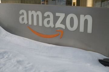 Obraz premium amazon sign outside 120 Bremner Boulevard (YYZ14), Toronto