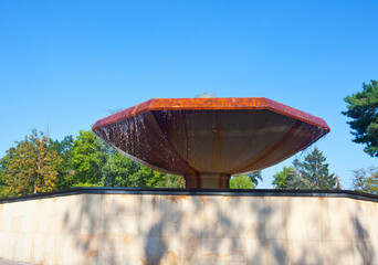 Atrakcja turystyczna - Fontanna w kształcie grzybka,  Ciechocinek, Polska. Tourist attraction - Mushroom-shaped fountain, Ciechocinek, Poland. © 123108 Aneta
