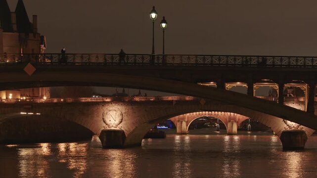 L'Ile de la Cit&eacute; of Paris by night 