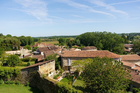 Blick auf das Dorf  La Rochefoucauld