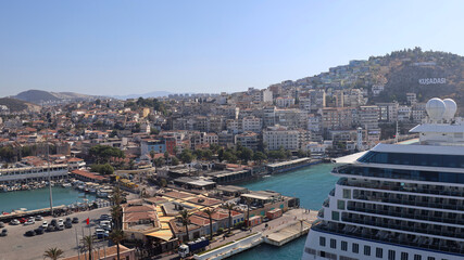 Obraz premium Busy architecture of Turkish Kusadasi town