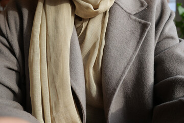 Obraz premium Warm scarf worn in a cozy indoor setting during daytime