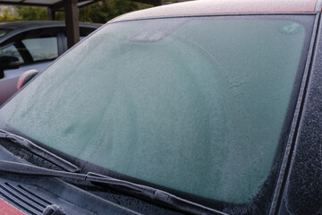 凍り付いた車のボディ　寒冷地
