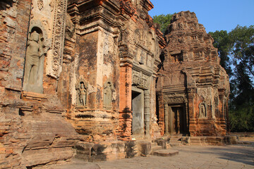 Naklejka premium ruined ancient hindu and buddhist khmer temple (preah ko) in angkor in siem reap in cambodia 