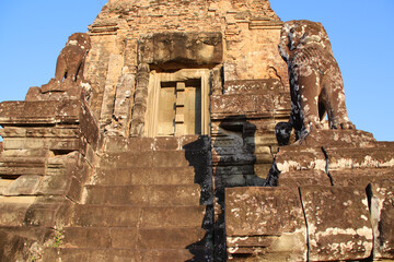 Obraz premium ruined ancient hindu and buddhist khmer temple (pre rup) in angkor in siem reap in cambodia 