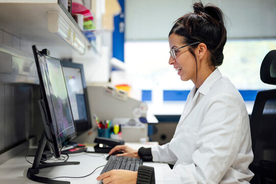 Scientist analyzing data on computer in laboratory setting