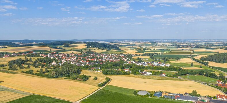 Ausblick auf den Geopark Ries im schw&auml;bischen Donau-Ries rund um Huisheim-Gosheim im Sommer