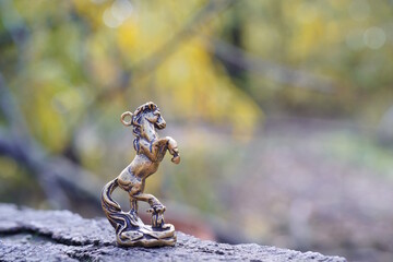 Obraz premium A statuette of a metal horse. A close-up figure.